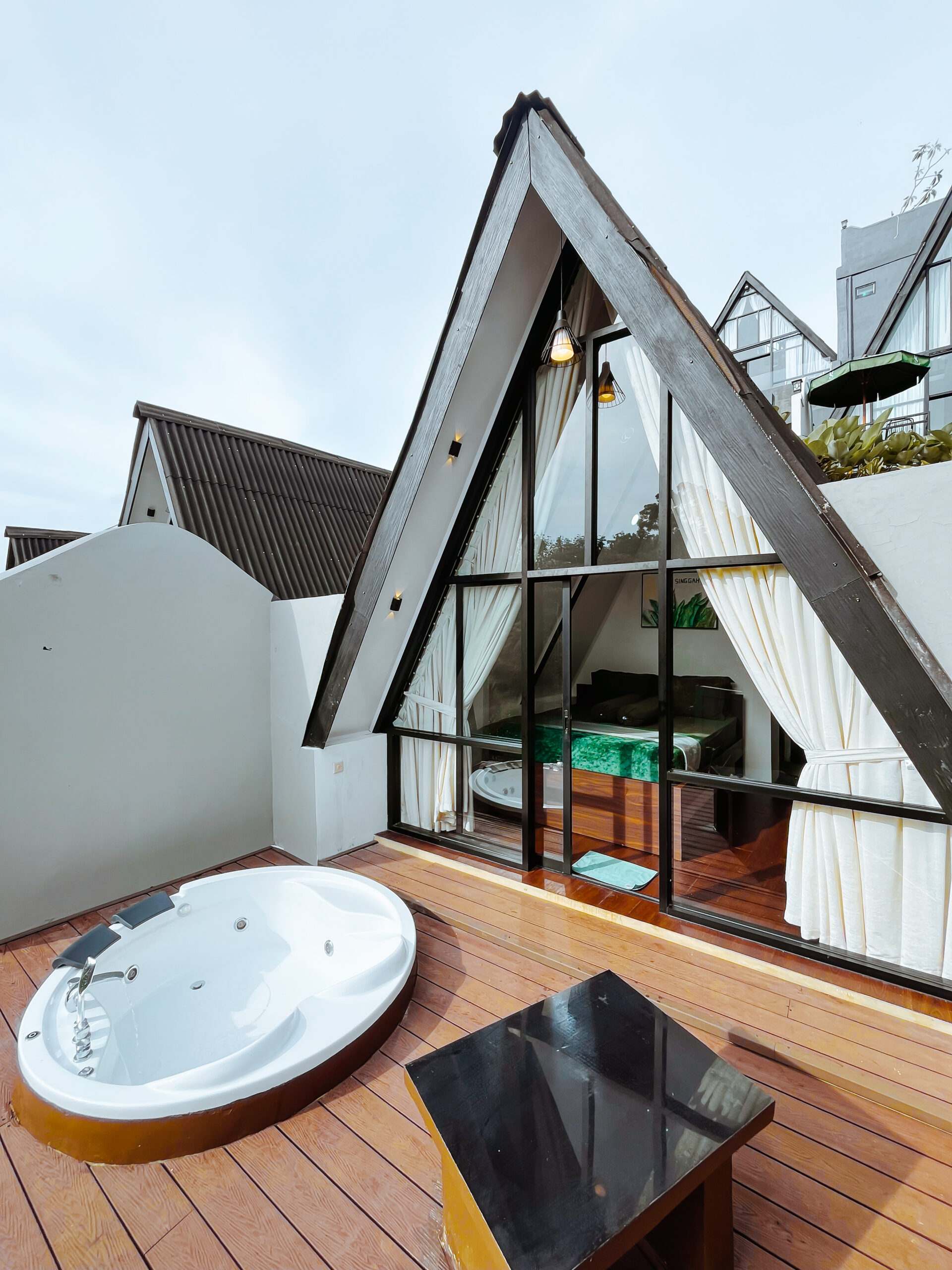Cabin Honeymoon Jacuzzi - C - Gambar 2