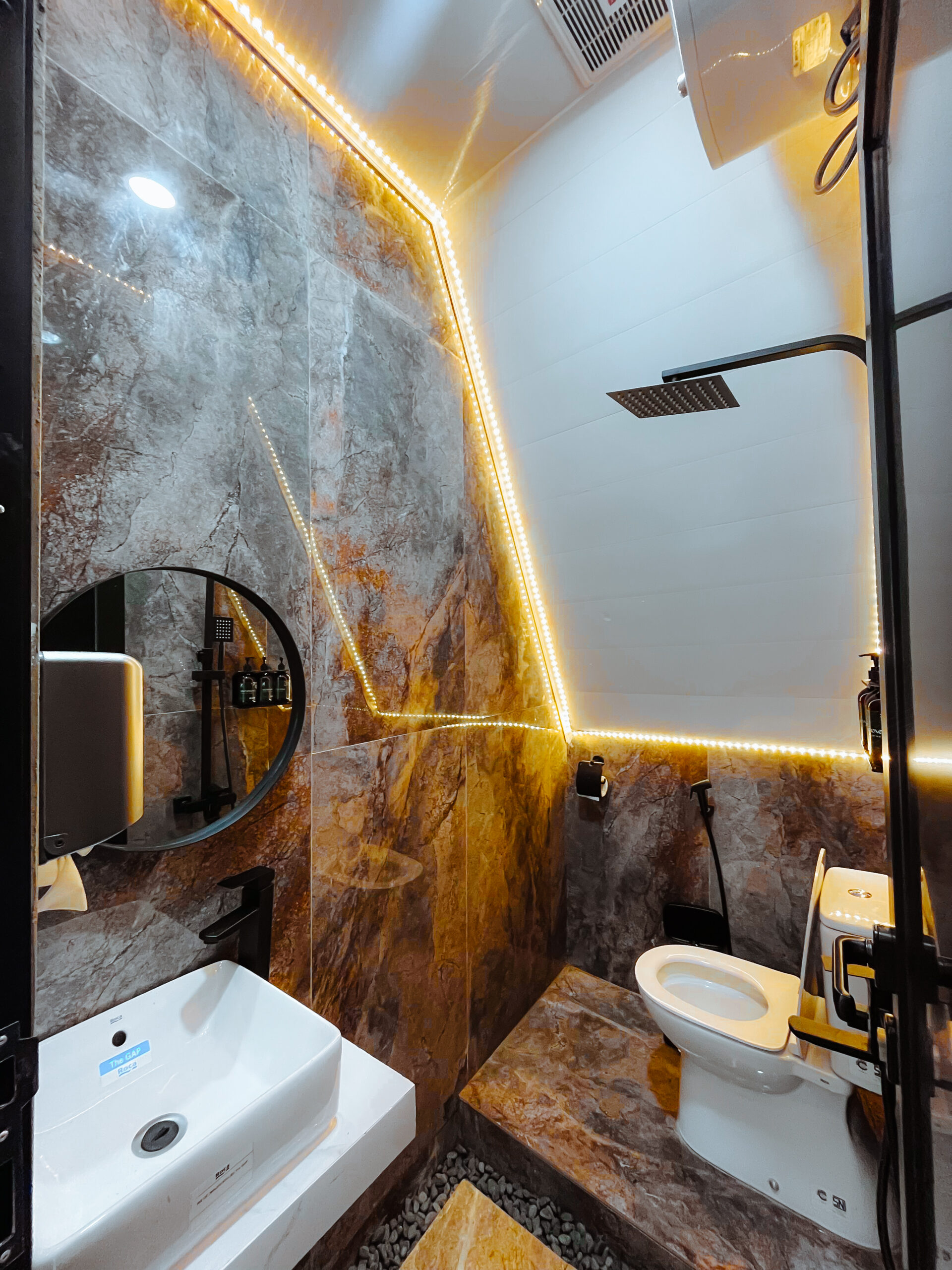 Cabin Honeymoon Jacuzzi - C - Gambar 3